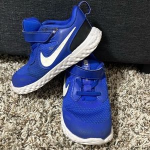 Toddler size 9 Nike shoes